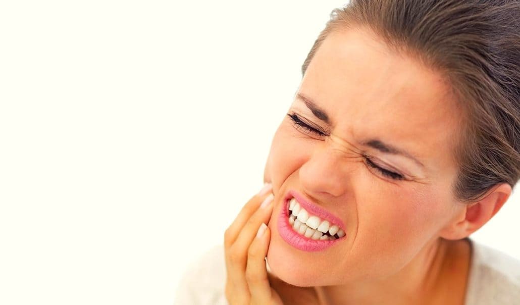 cách giảm ê buốt khi tẩy trắng răng  - colgate